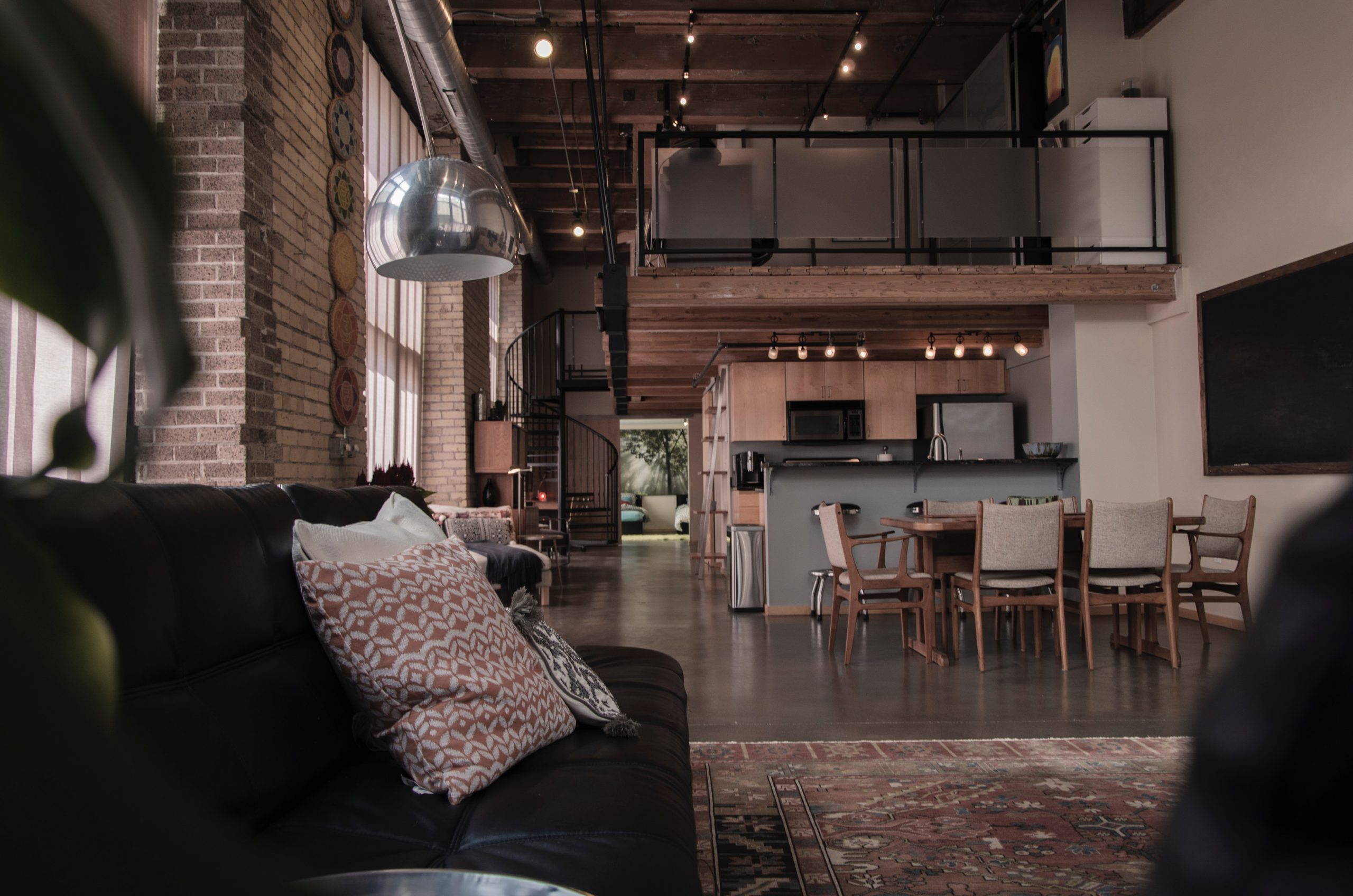 How to decorate the loft in a cozy way?