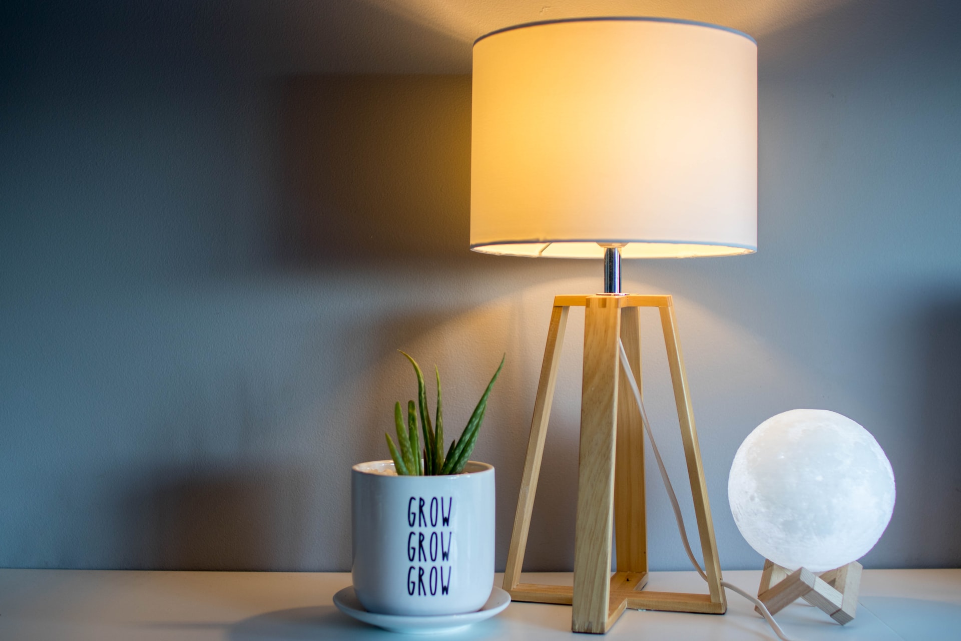 3 Tips For Picking The Perfect Table Lamps For Your Living Room
